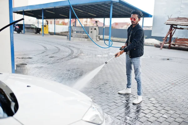 Sur Asiático Hombre Indio Macho Lavado Blanco Transporte Coche Lavado — Foto de Stock