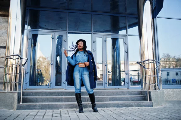 Stylish Fashionable African American Women Jeans Wear Black Beret Blue — Stock Photo, Image