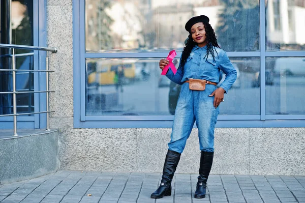 Poder Luchar Elegantes Mujeres Afroamericanas Moda Jeans Boina Negra Contra — Foto de Stock