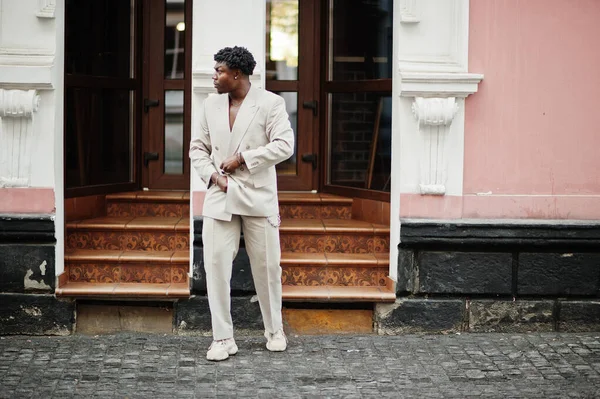 Homme Afro Élégant Costume Old School Beige Jeune Homme Africain — Photo