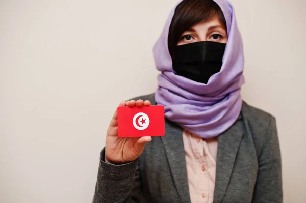 Πορτρέτο Της Νεαρής Μουσουλμάνα Γυναίκα Φορώντας Επίσημη Φθορά Προστατεύουν Μάσκα — Φωτογραφία Αρχείου