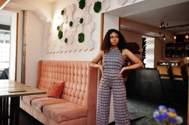 Zarif, Afro-Amerikan kadını. 