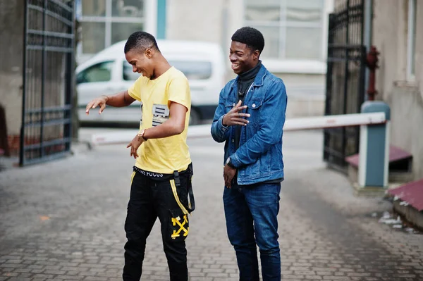 Dos Amigos Africanos Bailando Juntos — Foto de Stock