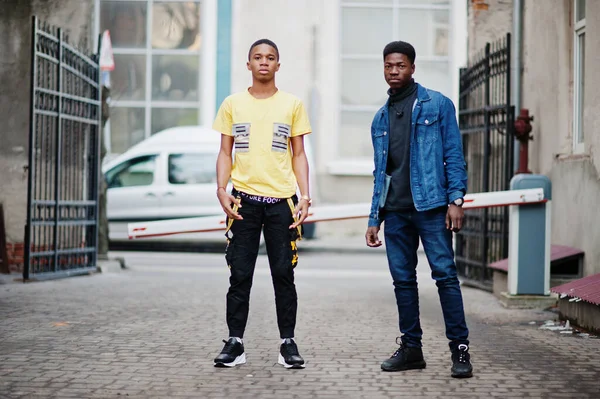 Deux Amis Africains Sexe Masculin Parlent Ensemble — Photo