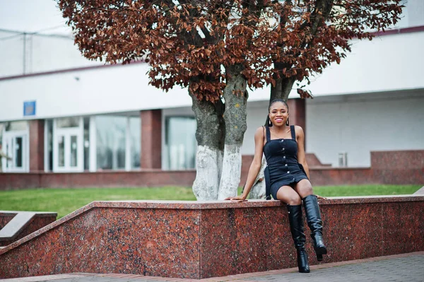 Jovem Elegante Bela Mulher Afro Americana Rua Vestindo Roupa Moda — Fotografia de Stock