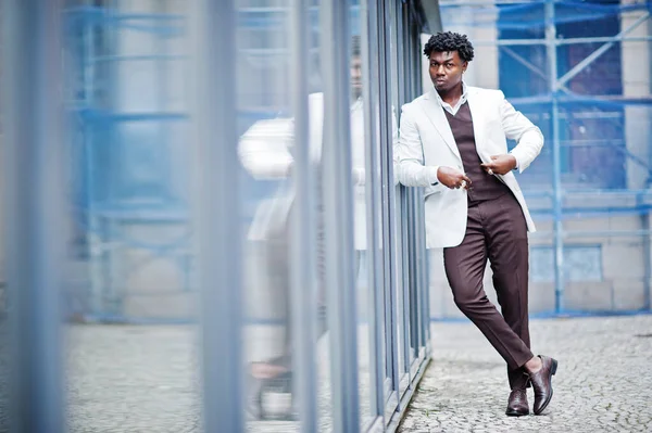 Tankeväckande Ung Vacker Afrikansk Amerikansk Gentleman Formalwear Svart Snygg Modell — Stockfoto
