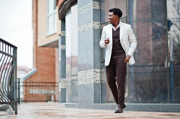 Bel Giovane Gentiluomo Afro Americano Abiti Formali Modello Nero Elegante — Foto Stock