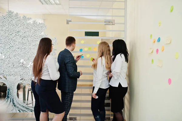 Junge Geschäftsleute Gruppe Von Bankangestellten Haben Treffen Und Arbeiten Modernen — Stockfoto