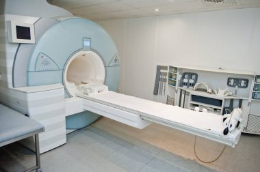 Hastanede manyetik rezonans görüntüleme taraması veya MRI cihazı.