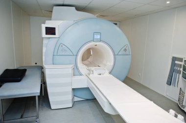 Hastanede manyetik rezonans görüntüleme taraması veya MRI cihazı.
