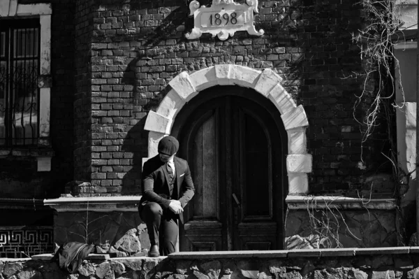 Портрет Ретро 1920 Років Англійського Бізнесмена Темному Костюмі Краватці Плоскій — стокове фото