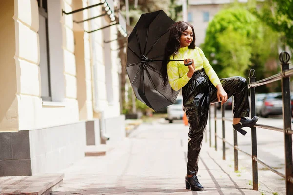 Portrait Young Beautiful African American Woman Holding Black Umbrella — Stock Photo, Image