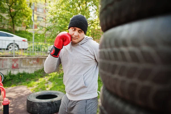 Man Arabian Boxer Hat Training Hard Fight Outdoor Gym — Stock Photo, Image