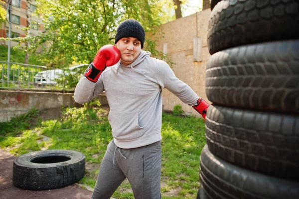 Hombre Boxeador Árabe Entrenamiento Sombrero Para Una Dura Lucha Gimnasio — Foto de Stock