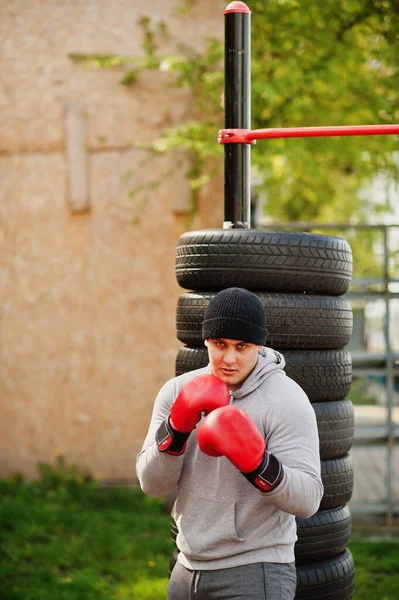 Чоловік Арабський Боксер Капелюсі Тренування Важкої Боротьби Відкритому Повітрі Тренажерний — стокове фото