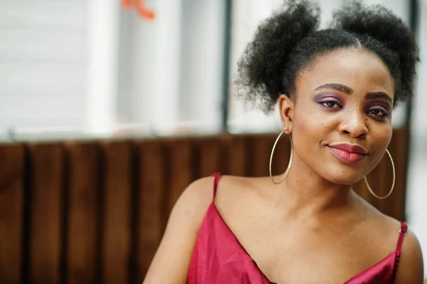 Retrato Una Hermosa Joven Africana Natural Con Cabello Afro Modelo — Foto de Stock