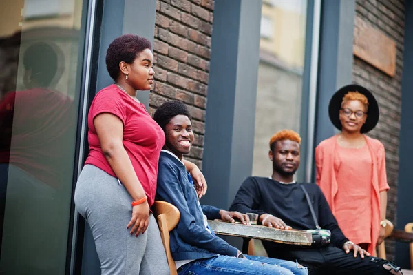 Four African Friends Sit Table Outdoors Cafe Two Black Girls — Stock Photo, Image