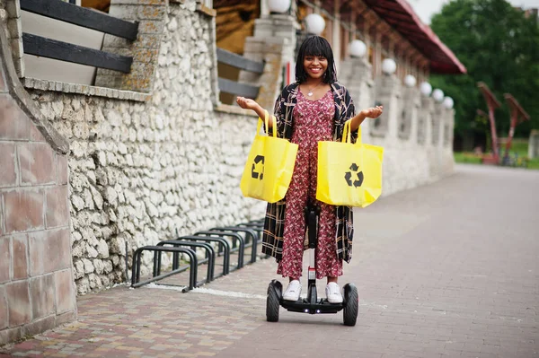 Belle Femme Afro Américaine Utilisant Segway Hoverboard Fille Noire Avec — Photo