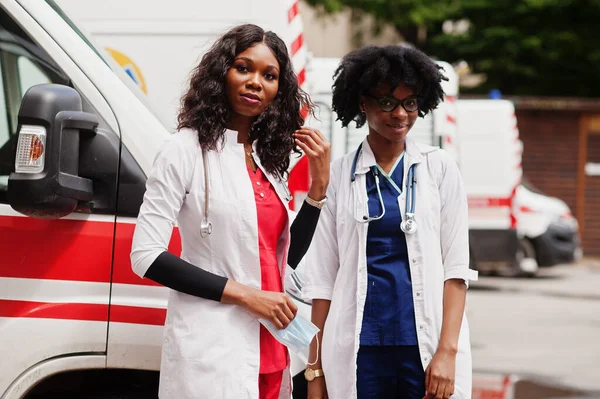 Zwei Afrikanische Rettungssanitäter Notärzte — Stockfoto