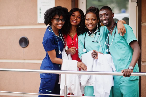 Grupo Médicos Tripulación Paramédicos Africanos — Foto de Stock