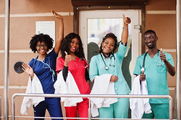 Grupo Médicos Tripulación Paramédicos Africanos — Foto de Stock