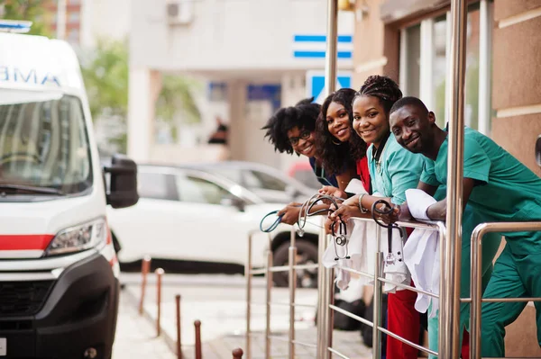 Grupo Médicos Tripulación Paramédicos Africanos — Foto de Stock