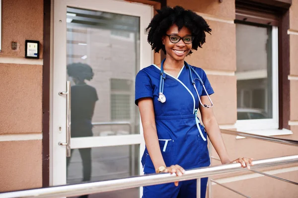 Afrikanische Amerikanische Sanitäterin — Stockfoto