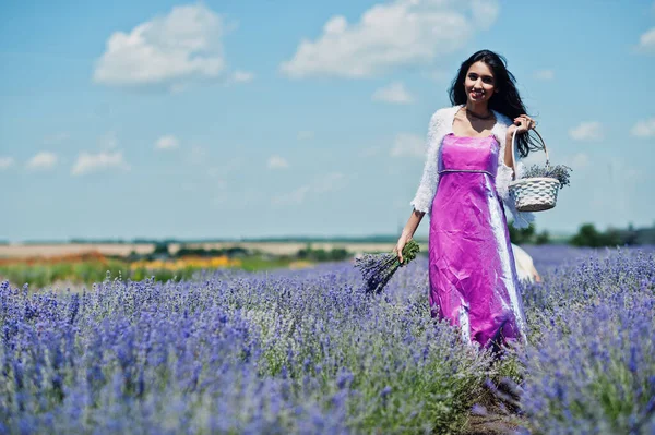 Belle Fille Indienne Porter Saree Robe Traditionnelle Indienne Dans Champ — Photo