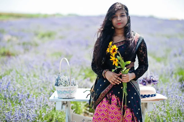 Mooi Indisch Meisje Dragen Saree India Traditionele Jurk Paars Lavendel — Stockfoto