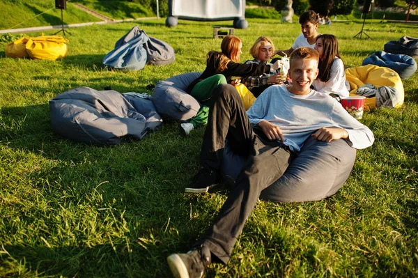 Young Multi Ethnic Group People Watching Movie Poof Open Air — Stock Photo, Image