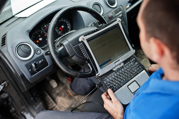 Carro Reparação Manutenção Tema Mecânico Elétrico Uniforme Que Trabalha Auto — Fotografia de Stock