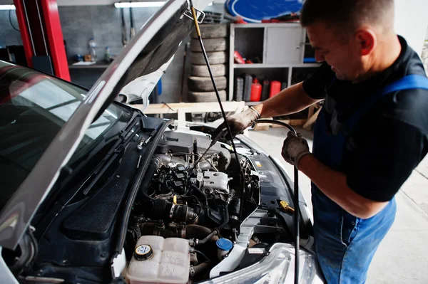 Réparation Entretien Voitures Thème Mécanicien Uniforme Travaillant Service Automobile Moteur — Photo