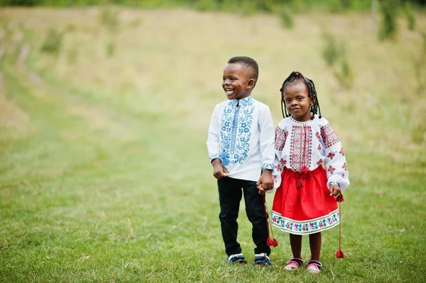 Crianças Africanas Roupas Tradicionais Parque — Fotografia de Stock