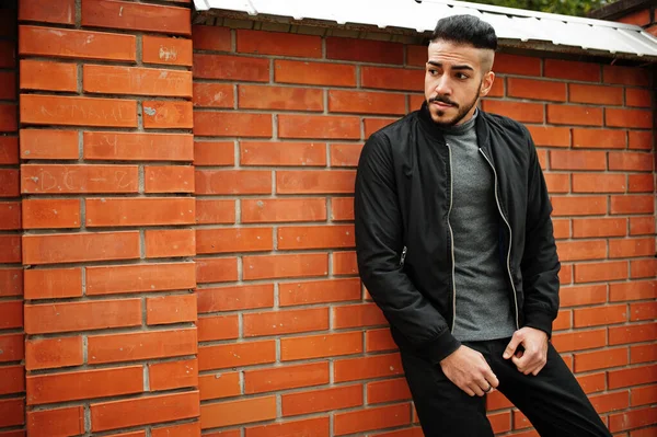 Ritratto Elegante Uomo Barba Araba Indossare Dolcevita Grigio Jaket Nero — Foto Stock