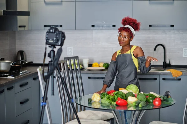 African American Woman Filming Her Blog Broadcast Healthy Food Home — Stock Photo, Image