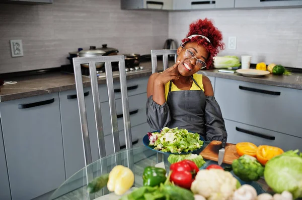 African American Woman Preparing Healthy Food Home Kitchen — Stock Photo, Image