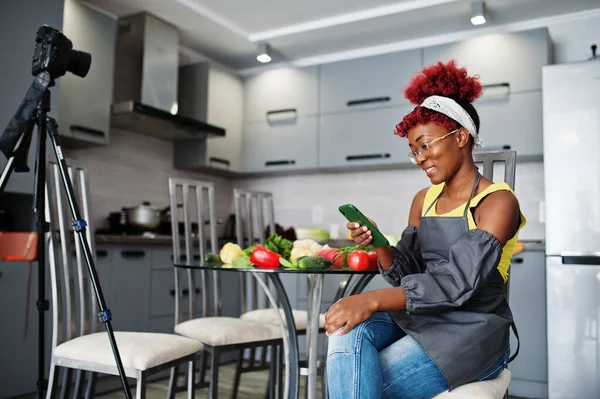 African American Woman Filming Her Blog Broadcast Healthy Food Home — Stock Photo, Image