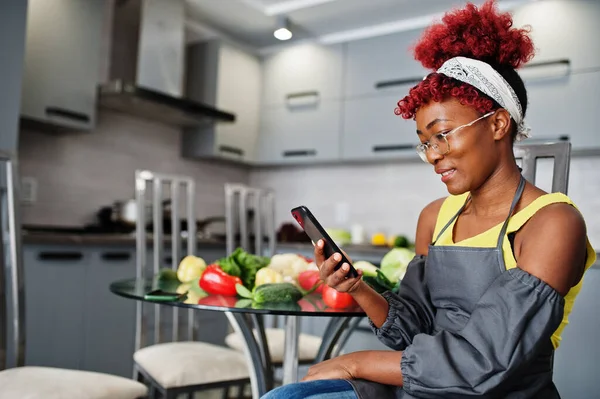 African American Woman Filming Her Blog Broadcast Healthy Food Home — Stock Photo, Image