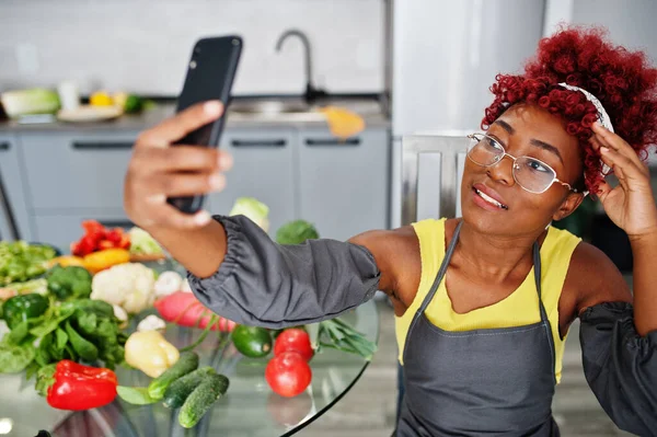 African American Woman Filming Her Blog Broadcast Healthy Food Home — Stock Photo, Image