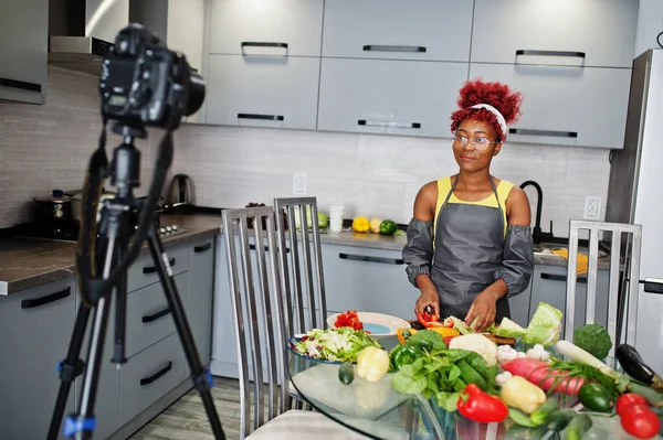 African American Woman Filming Her Blog Broadcast Healthy Food Home — Stock Photo, Image