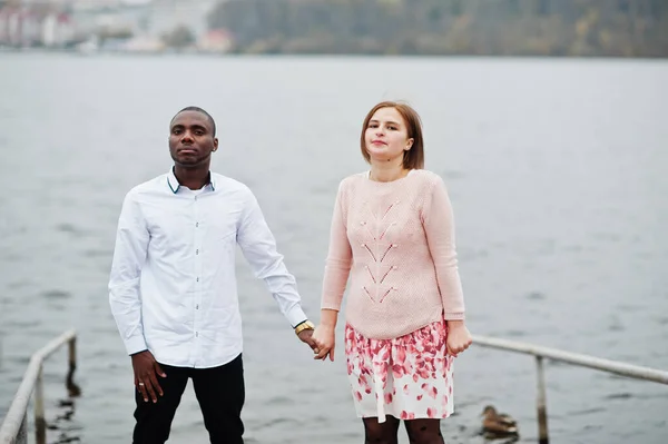 Feliz Pareja Multiétnica Historia Amor Relaciones Entre Hombre Africano Mujer — Foto de Stock