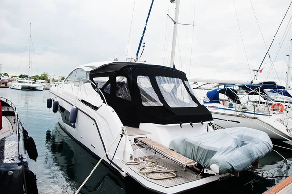 Marine Parkplatz Für Moderne Motorboote Luxusjachten Seehafen Angedockt — Stockfoto