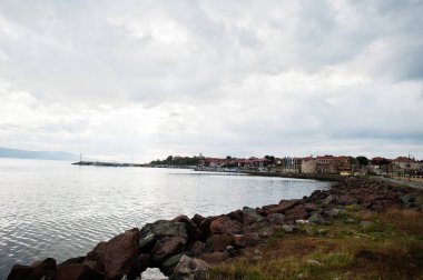 Bulgaristan 'ın Nessebar sahilinde gün doğumu.