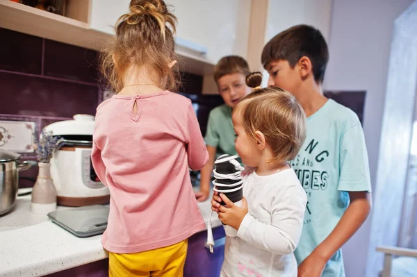 Дети Готовят Кухне Счастливые Детские Моменты — стоковое фото