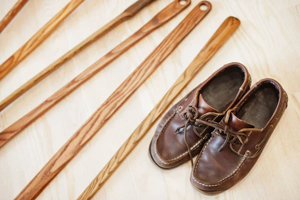 Handgesneden Eiken Houten Schoenhoorn Schoenen Accessoires Home Styling Lepel — Stockfoto