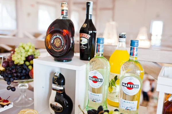 Kyiv Ukrayna Eylül 2021 Martini Diğer Alkol Içecekleri Açık Büfe — Stok fotoğraf