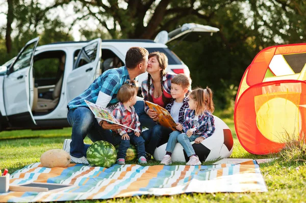 Family Spending Time Together Three Kids Outdoor Picnic Blanket Father — Stock Photo, Image