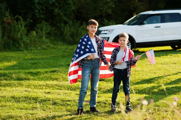 Dos Hermanos Con Bandera Vacaciones América Orgullosos Ser Hijos Del — Foto de Stock