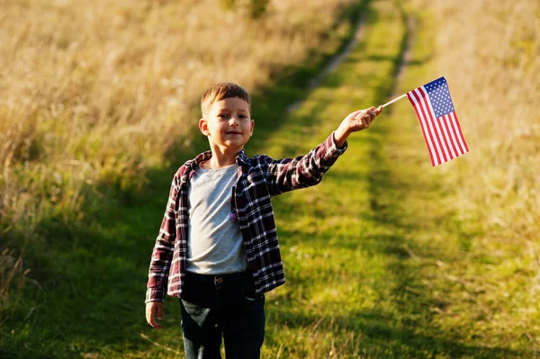 Niño Pequeño Con Bandera Aire Libre América Celebrando — Foto de Stock