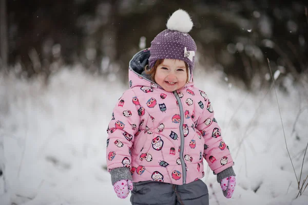 Baby Girl Winter Day Walking Park Cold Day Snow — Stock Photo, Image
